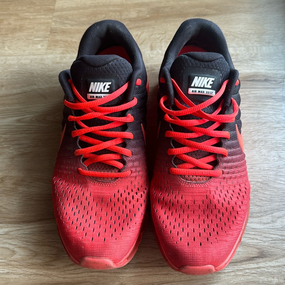 Men’s Nike Air Max 2017 Sneaker Size 11. Black and bright orange fade